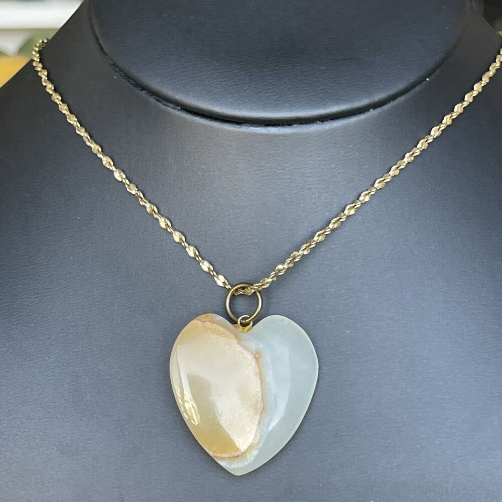 Natural Agate Carved Heart Gemstone Pendant Necklace 20” Gold Tone Chain Vintage